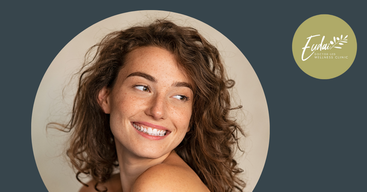 Eudai Clinic - woman with curly hair looks over her shoulder